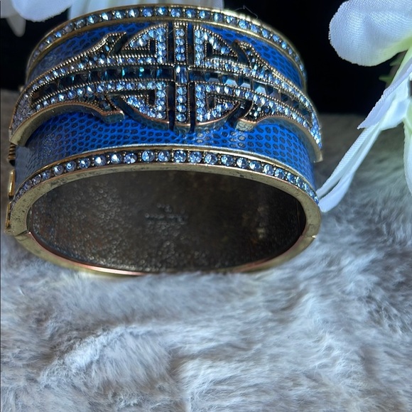 Elegant Blue and Silver Bracelet - Picture 5 of 8